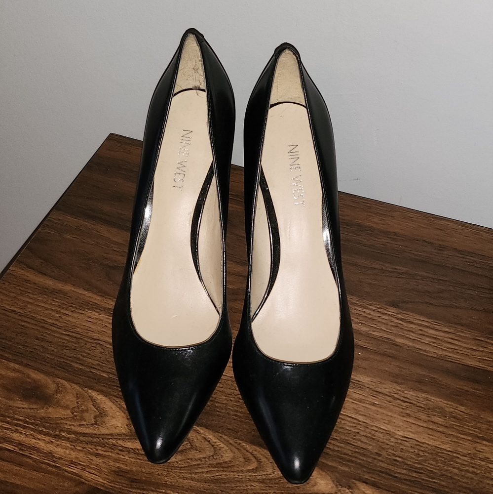 Size 8 black leather nine west heels